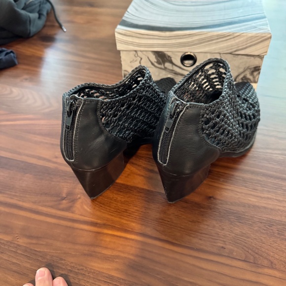 Jeffrey Campbell Gallup Woven Ankle Bootie - Size 8.5 - Picture 4 of 7